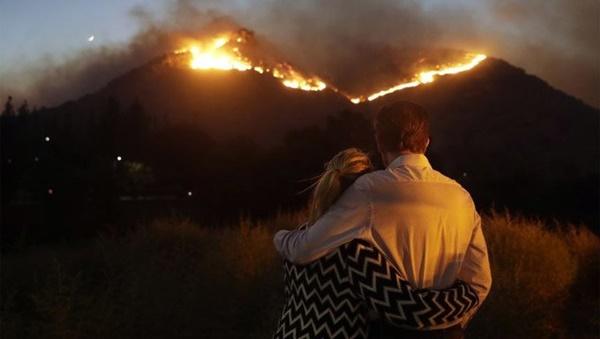 Cháy rừng dữ dội ở Mỹ, 25 người thiệt mạng-5