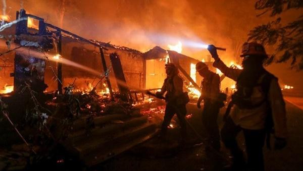 Cháy rừng dữ dội ở Mỹ, 25 người thiệt mạng-8