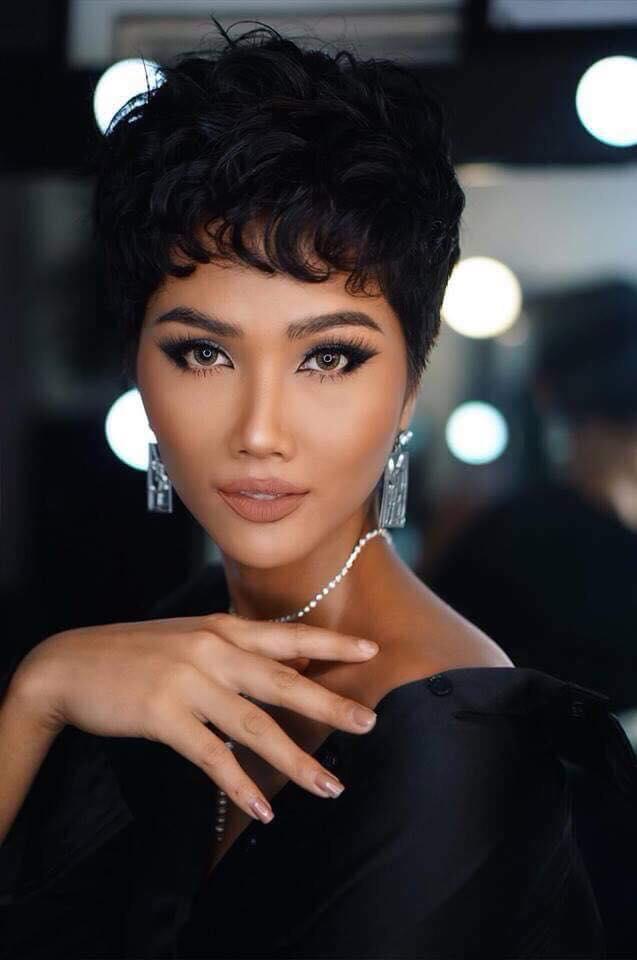 HỒ SƠ SAO: Hoa hậu HHen Niê - Cô gái nghèo tự tay dọn lối chông gai, vững vàng trước cuộc chiến Miss Universe 2018-7