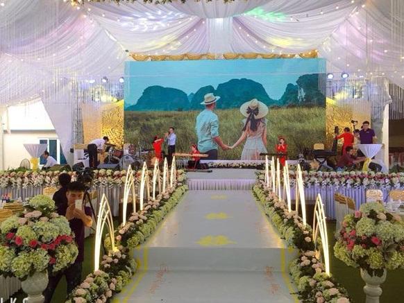 Xôn xao đám cưới khủng ở Cao Bằng: Trang trí 100% bằng hoa tươi, chỉ bắc rạp thôi đã ngốn 2,5 tỷ đồng-12