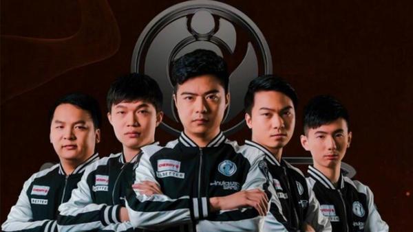 Đẳng cấp thiếu gia của Vương Tư Thông: Chỉ ăn mừng chiến thắng thôi cũng tốn gần 4 tỷ đồng-1