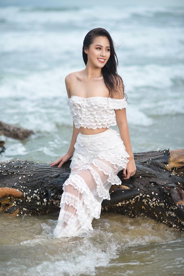 Cô gái sinh năm 2000 có body nóng bỏng và mặc bikini đẹp hơn cả Hoa hậu Trần Tiểu Vy-8