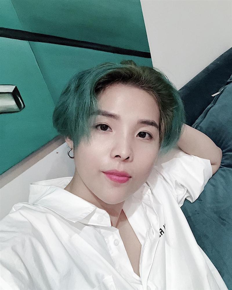 Đổi sắc nhanh như tắc kè hoa, Vũ Cát Tường chính thức tiếm ngôi nữ hoàng tóc màu trong Vbiz-9