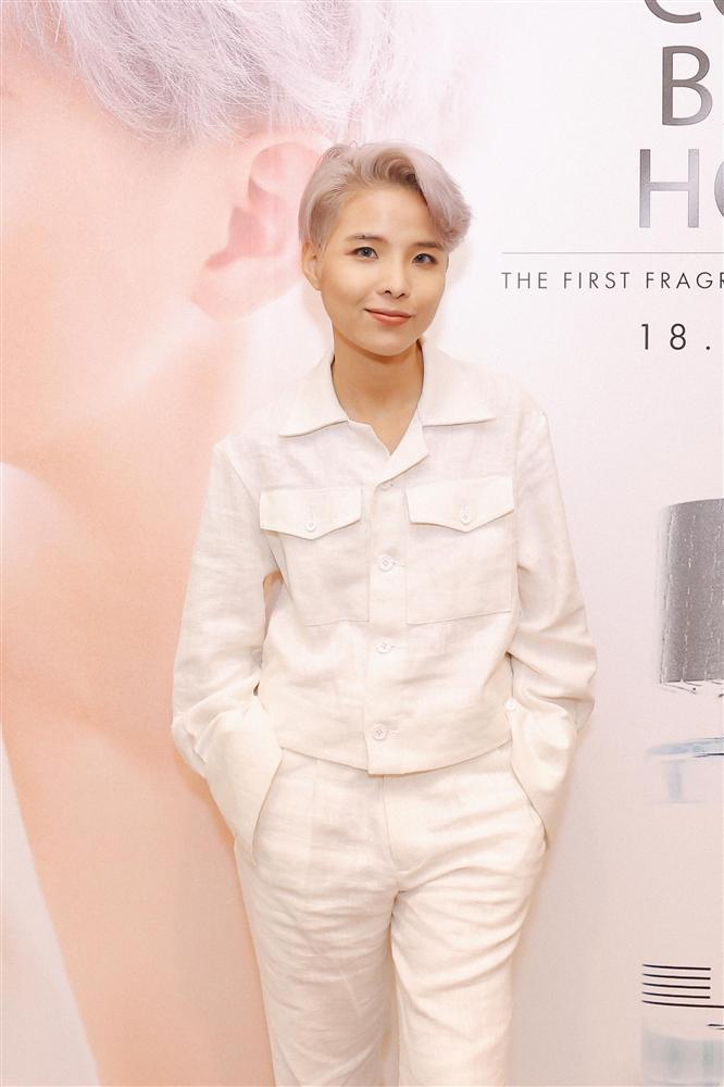 Đổi sắc nhanh như tắc kè hoa, Vũ Cát Tường chính thức tiếm ngôi nữ hoàng tóc màu trong Vbiz-11