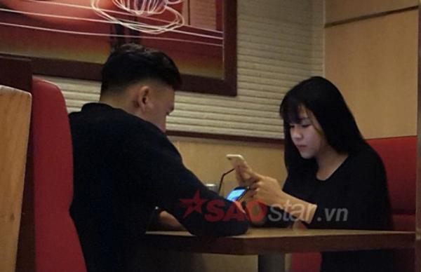 Thủ môn Đặng Văn Lâm tranh thủ hẹn hò với bạn gái trước trận gặp Malaysia-1