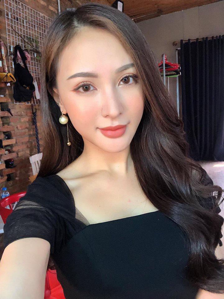 Anh trai Bảo Thy coi vợ là hoa hậu đời mình khi nhan sắc bà xã bị mang ra so sánh với Trần Tiểu Vy-3