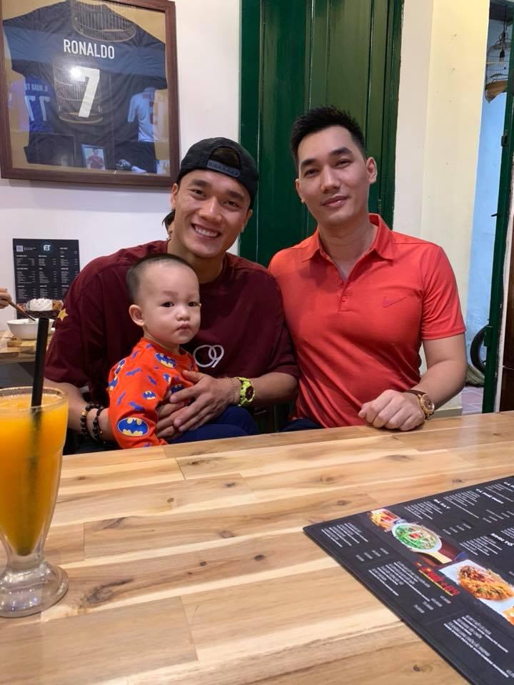 Anh trai Bảo Thy coi vợ là hoa hậu đời mình khi nhan sắc bà xã bị mang ra so sánh với Trần Tiểu Vy-6