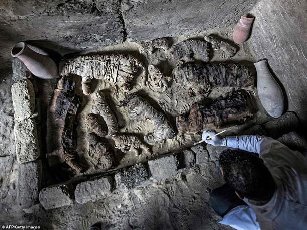 Ai Cập mở nắp quan tài chứa xác ướp người phụ nữ còn nguyên vẹn suốt 3.000 năm-6