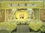Hàng dài hoa tươi tràn ngập lễ tang vĩnh biệt 'minh chủ võ lâm' Kim Dung