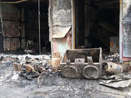 Thi thể phụ nữ cháy hết phần đầu dưới cây trứng cá-2