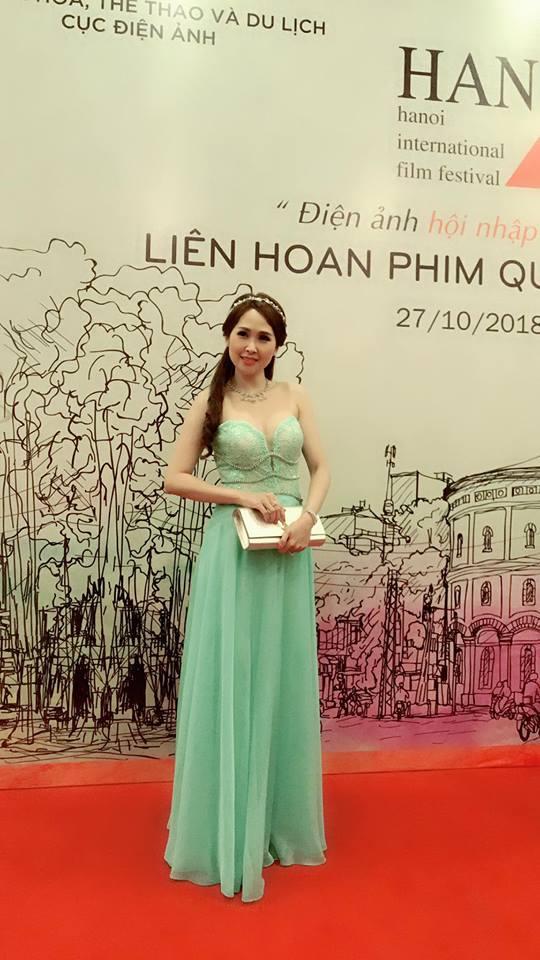 Xa Thi Mạn bất ngờ ăn mặc hiểu chết liền, trở thành cái tên đứng đầu TOP SAO MẶC XẤU tuần qua-4