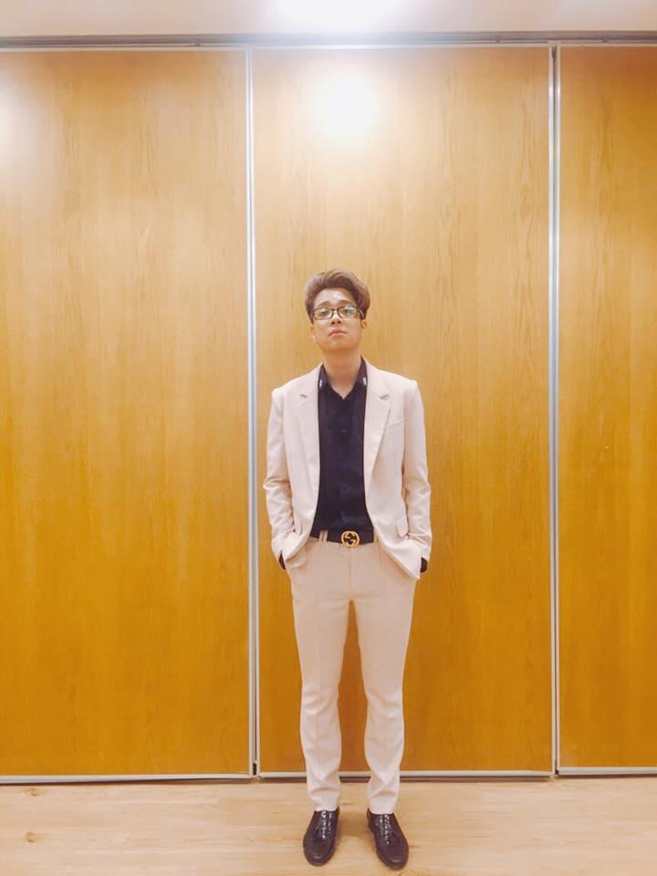 Phản ứng cực kỳ đáng yêu của Bùi Anh Tuấn khi bị fan hỏi giá bộ đồ mặc trên người-6