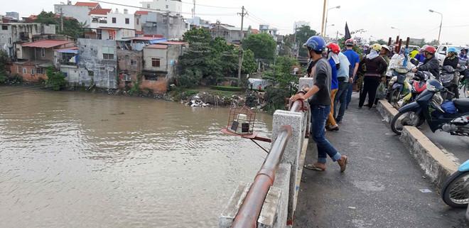 Thi thể nam giới đầu không nguyên vẹn nổi trên sông-1