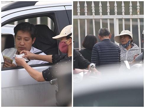 Phe vé chặn xế hộp, tung hoành hét giá 4 triệu/cặp vé