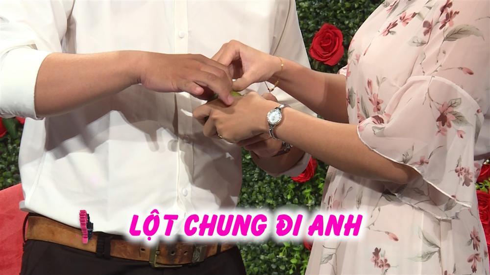 Sốc với cặp đôi hẹn hò tình cảm như chốn không người trên sóng truyền hình-6