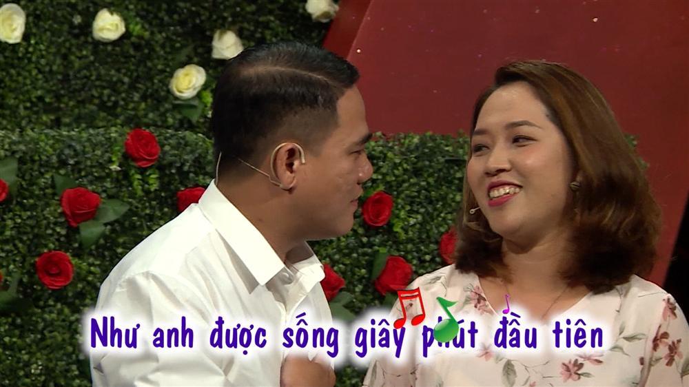 Sốc với cặp đôi hẹn hò tình cảm như chốn không người trên sóng truyền hình-7