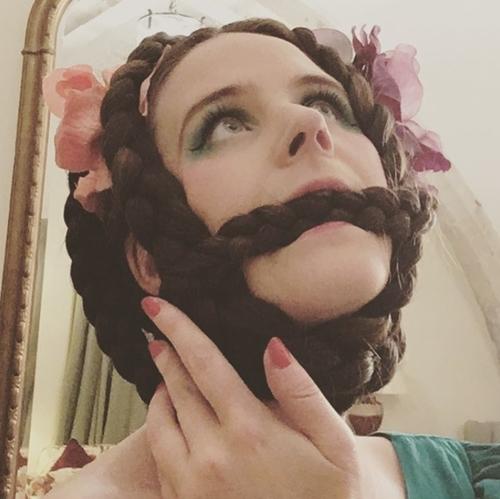 Tóc dài, đẹp đáng kinh ngạc dù 14 năm không gội đầu-3