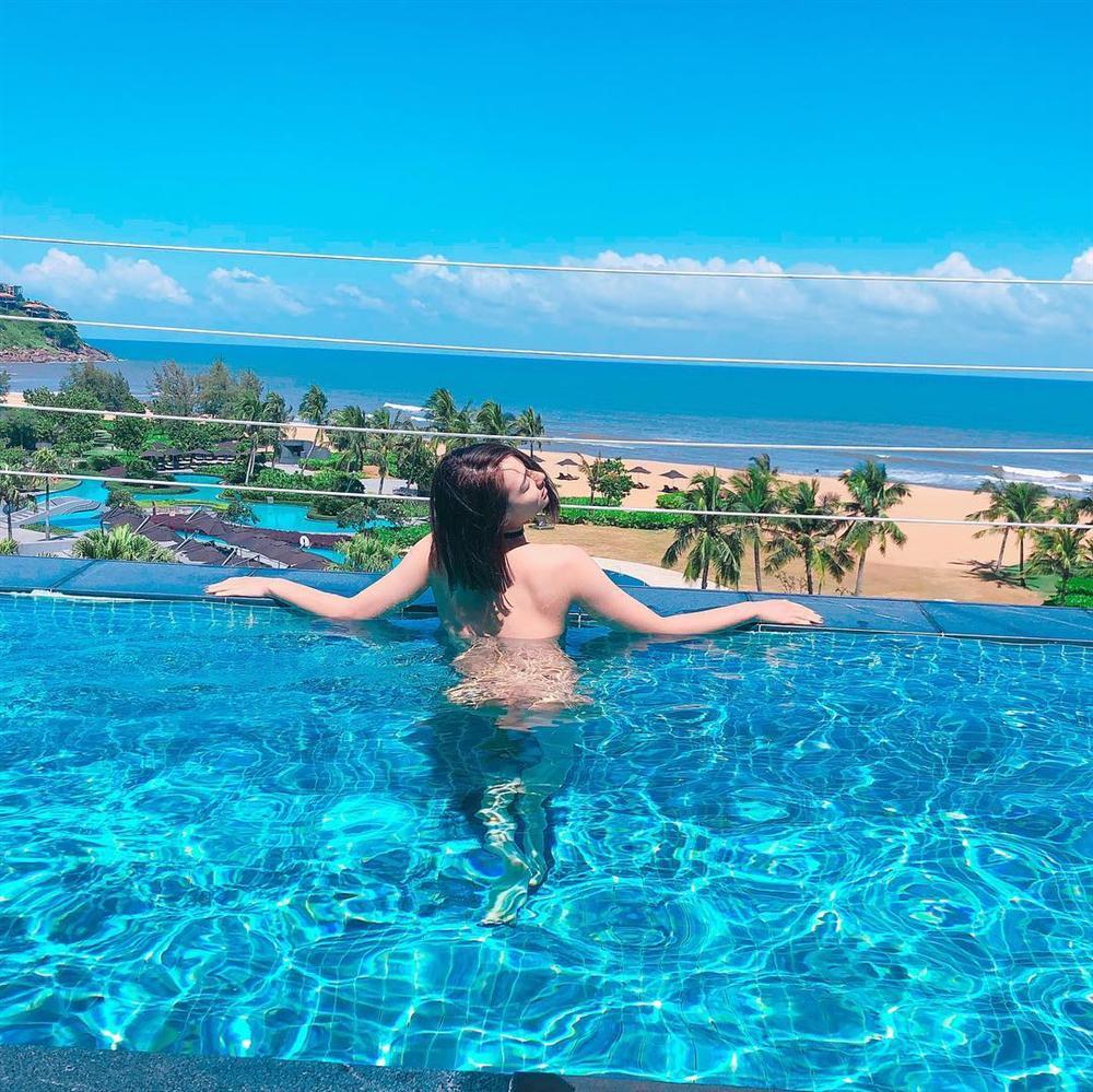 Không chỉ xăm ở khu vực nhạy cảm, Hồng Quế còn sở hữu loạt tattoo độc đáo trên nhiều vị trí hiểm-13