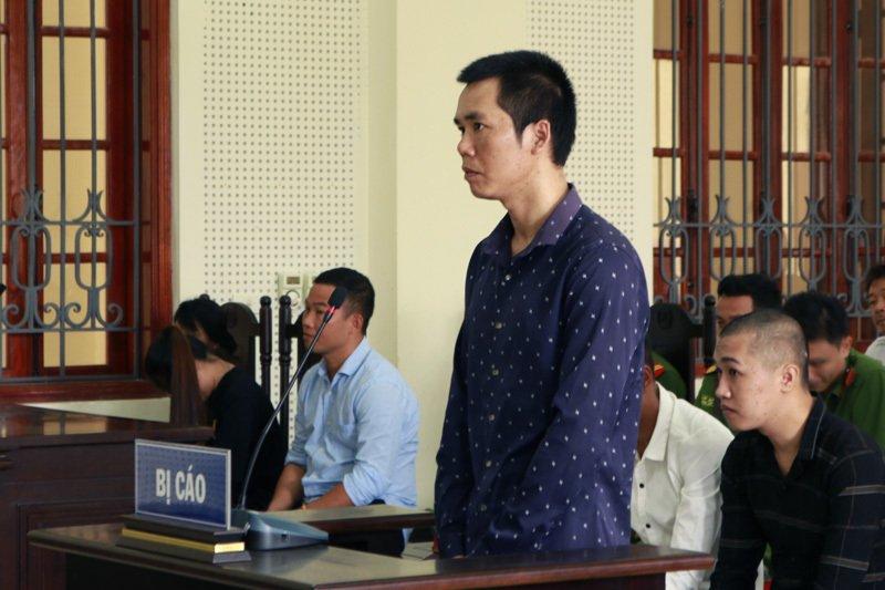 Hết phòng hát karaoke, 3 anh em ruột chém chết chủ quán-1