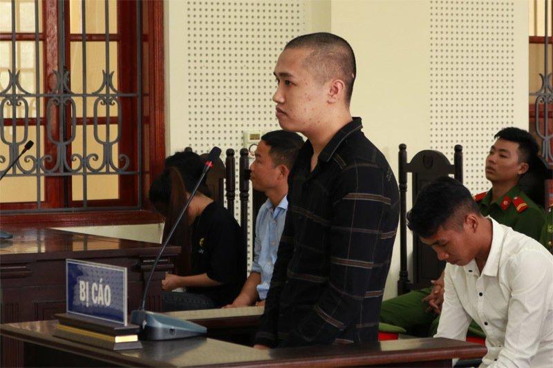 Hết phòng hát karaoke, 3 anh em ruột chém chết chủ quán-2