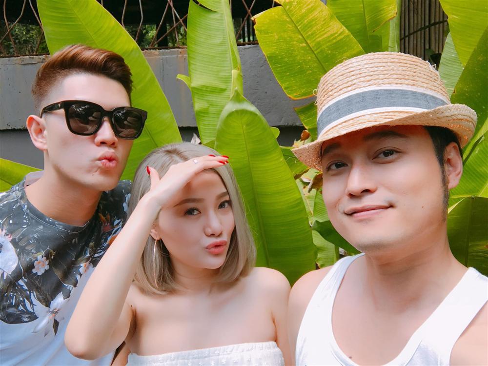 Em gái xinh đẹp của ca sĩ Quang Vinh lần đầu chia sẻ mối tình 9 năm bên ông xã là cơ trưởng điển trai-1