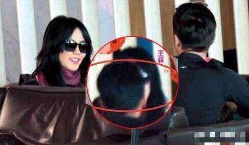 Vương Phi - Tạ Đình Phong liên tục bị bắt gặp tình tứ ở sân bay-7