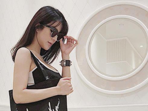 Dẹp hết kiêng khem, Diệp Lâm Anh khiến ai nấy 'xanh mặt' khi vi vu như gái còn son dù vừa sinh con 2 tuần