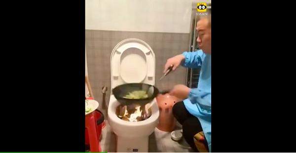 Ở ký túc xá phải nấu ăn trộm, sinh viên Trung Quốc gây sốc khi xào rau trên bồn cầu-2
