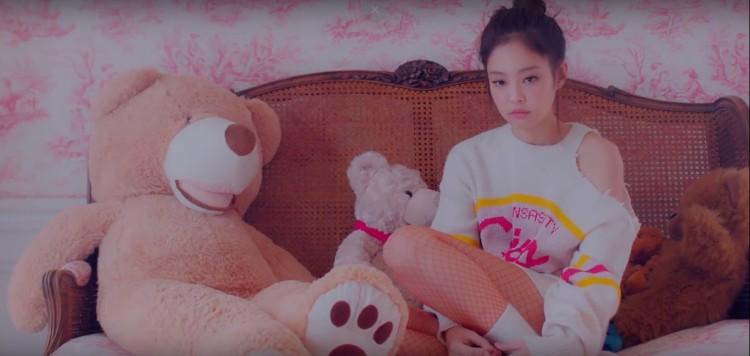 Đã mắt khi bóc giá đồ hiệu trong MV SOLO của Jennie (Black Pink)-14