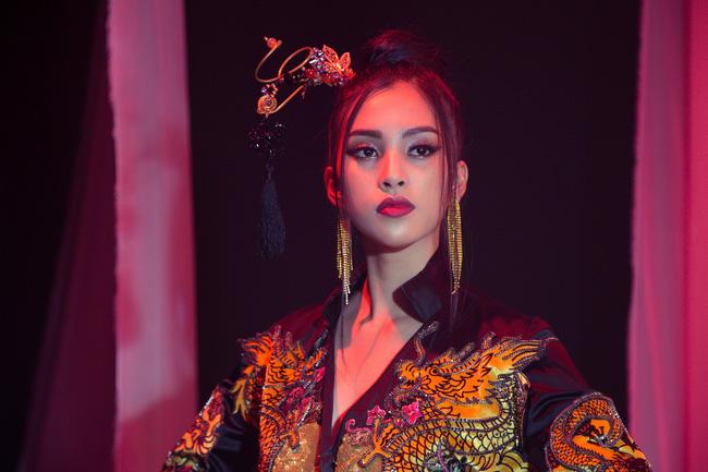 3 yếu tố giúp Tiểu Vy ghi điểm trong những ngày đầu tiên chinh chiến tại Miss World 2018-17