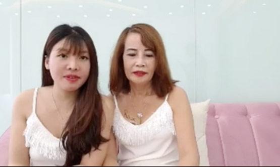 Livestream thay đến 4 bộ váy mát mẻ thể hiện độ chịu chơi, cô dâu 61 tuổi bị chỉ trích quá lố-2