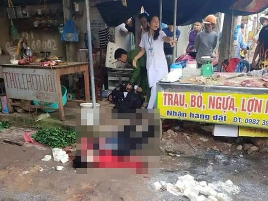 Một phụ nữ bị bắn nhiều phát đạn ngay giữa chợ