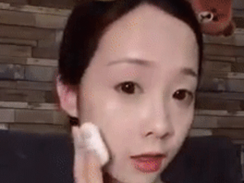 Con gái khi ở nhà và đi hẹn hò khác nhau một trời một vực là nhờ đâu?