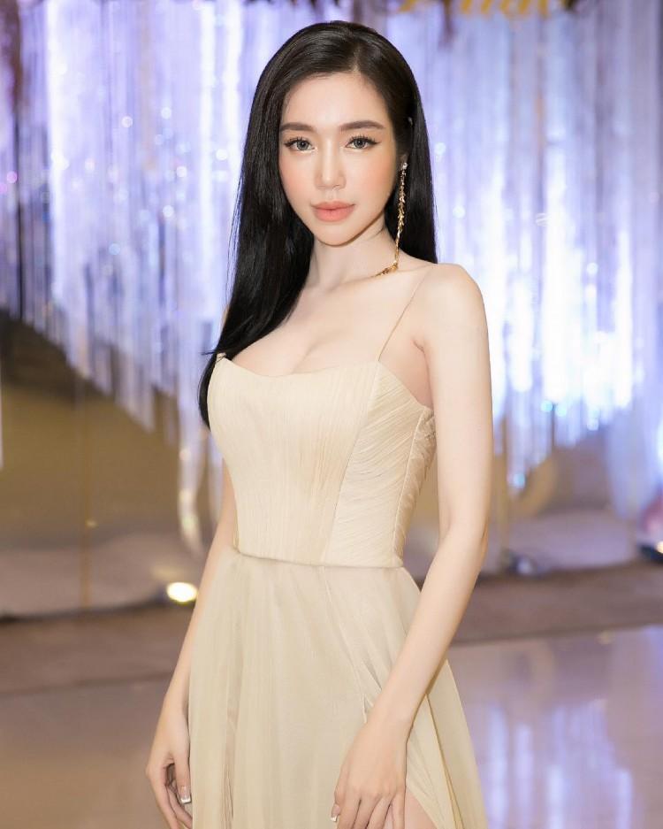Không chỉ ghi điểm ở Miss World nhờ trang phục, Tiểu Vy gây mê hoặc bởi loạt layout make up cực kì hút mắt-5