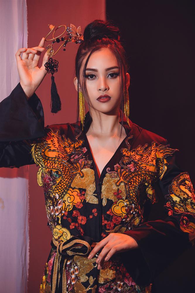 Không chỉ ghi điểm ở Miss World nhờ trang phục, Tiểu Vy gây mê hoặc bởi loạt layout make up cực kì hút mắt-8