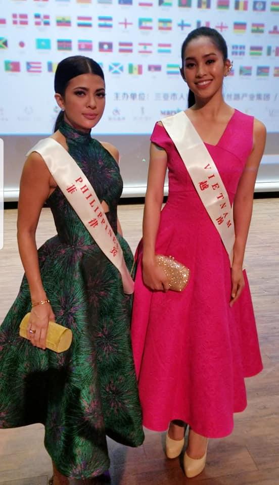 Bị phó nháy hại tại Miss World 2018, Tiểu Vy giống hệt Minh Hằng khi chân dài biến thành chân gà chạy bộ-2