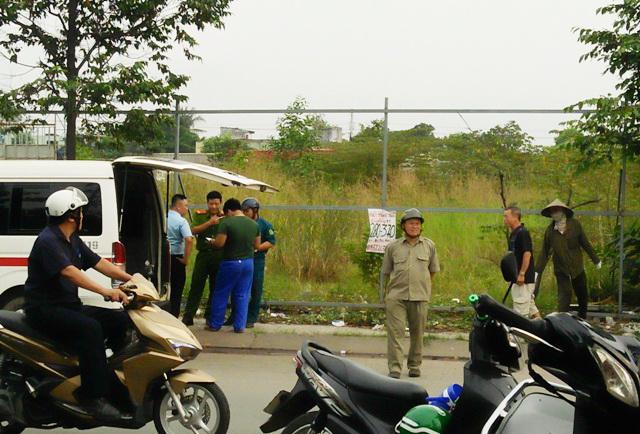 Thi thể phụ nữ cháy hết phần đầu dưới cây trứng cá-1