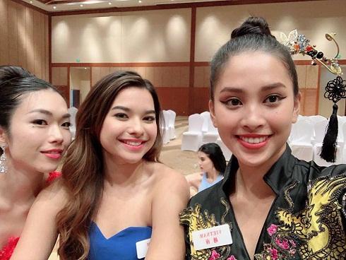 THẬT TUYỆT VỜI: Tiểu Vy đã lọt vào tầm ngắm của bà chủ tịch Miss World nhờ liên tục mặc váy hồng - xanh chuẩn phong thủy-12