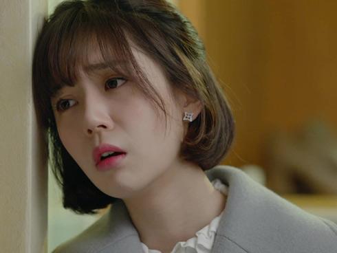 Đang tổ chức đám cưới, chú rể bị vợ cũ xé rách áo và đấm vào mặt-4