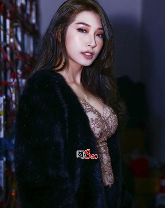 Bé dâu tây Khổng Tú Quỳnh khiến ai nấy bất ngờ khi trở thành mợ Quỳnh với vóc dáng đẫy đà, sexy lạc lối-5