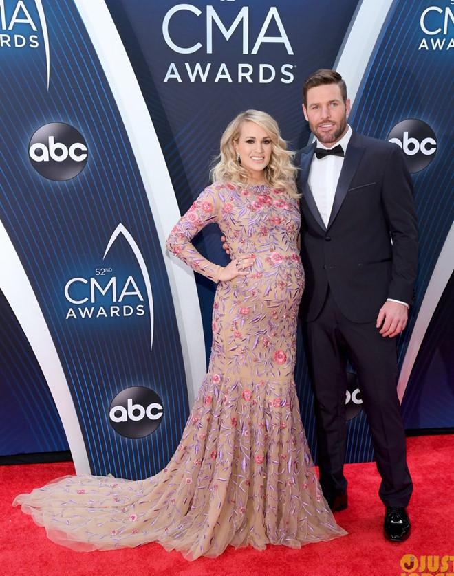 Cựu Hoa hậu Hoàn vũ Olivia Culpo diện váy xuyên thấu trên thảm đỏ-4