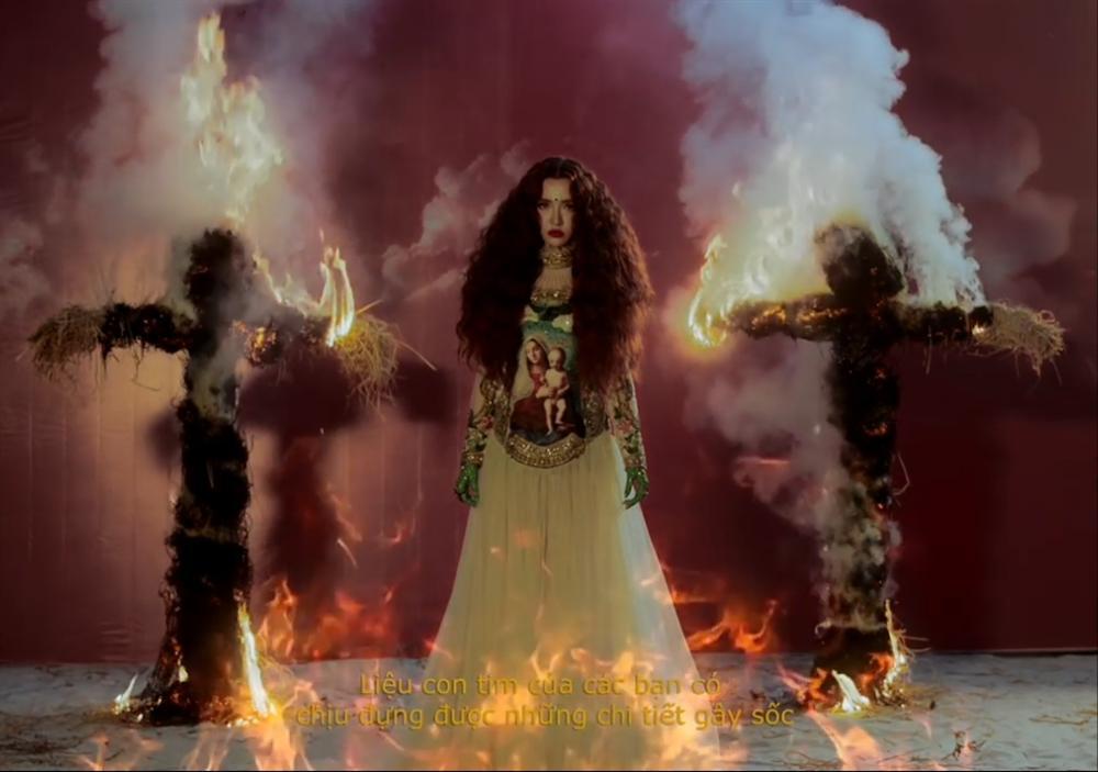 Dân mạng lầm tưởng Bích Phương sai chính tả tiếng Việt khi viết: Chị ngả em nâng-1