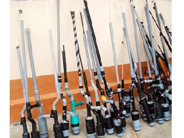 Thợ cắt tóc bị bắt cùng 4 khẩu súng tự chế và hàng trăm viên đạn-6