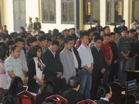 Xét xử đường dây đánh bạc nghìn tỉ: Nickname 'bán nhà chơi rik' chỉ bán ôtô 2 tỉ để chơi bạc Xét xử đường dây đánh bạc nghìn tỉ: Nickname 'bán nhà chơi rik' chỉ bán ôtô 2 tỉ để chơi bạc