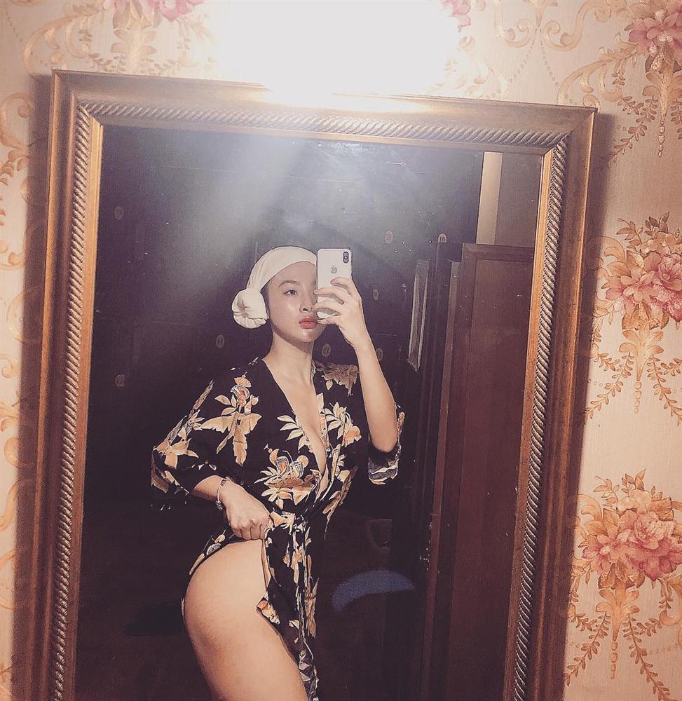 Quá yêu vòng 3 đạt số đo ngoại cỡ , Angela Phương Trinh mang hông quả táo khoe khắp nơi thiên hạ-6