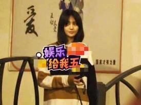 'Nữ thần thanh xuân' Trịnh Sảng bị bắt gặp phì phèo thuốc lá dù đang ngồi trước mặt bạn trai 'Nữ thần thanh xuân' Trịnh Sảng bị bắt gặp phì phèo thuốc lá dù đang ngồi trước mặt bạn trai