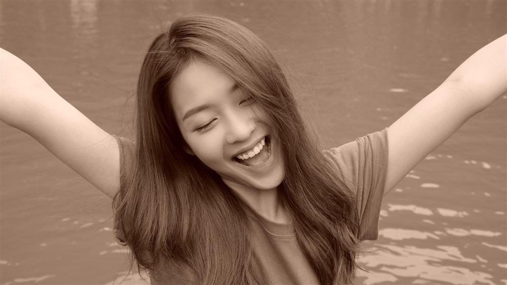 Để bảo toàn làn da nõn nà, đến một cái mụn trên mặt Huyền Baby cũng nhờ thẩm mỹ giải quyết-2