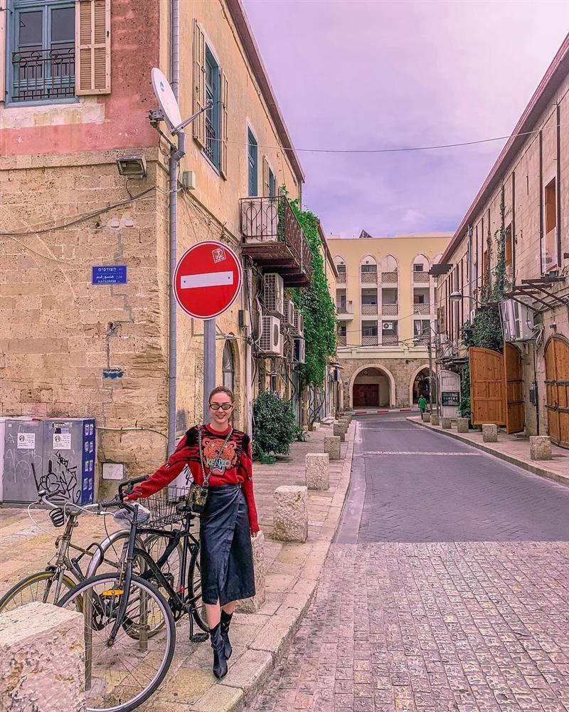 Diệp Lâm Anh than vãn vì vòng 2 quá bèo nhèo sinh xong mà như bụng bầu 6 tháng-6