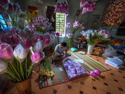 Hoàng thành Huế hơn 200 năm tuổi thu hút du khách thập phương-1