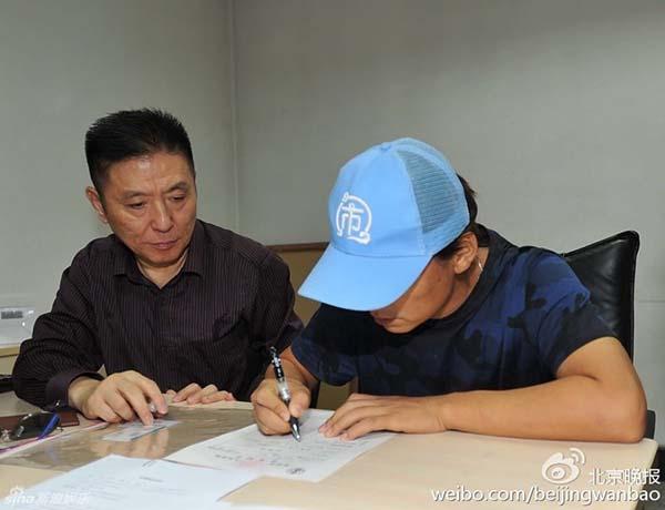 Ảnh đế Trung Quốc Vương Bảo Cường bị vợ cắm sừng, chiếm đoạt tài sản, phải vay nợ để trả phí ly hôn-6